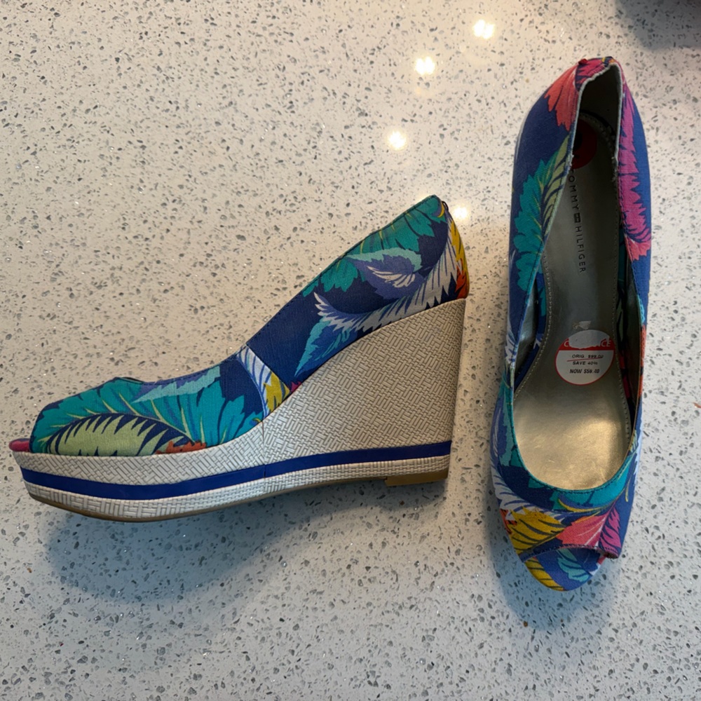 Tommy Hilfiger Women's Wedge Shoes size 9